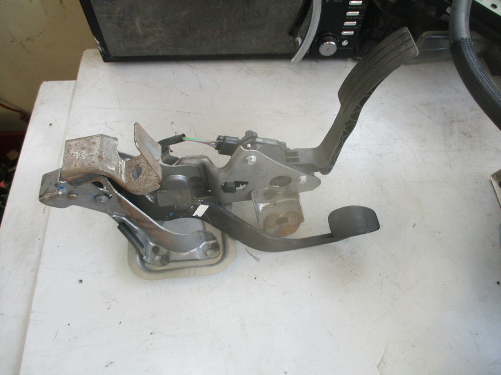 RENAULT CLIO X98 MK4 2019 BRAKE & ACCELERATOR THROTTLE PEDAL 465016701R