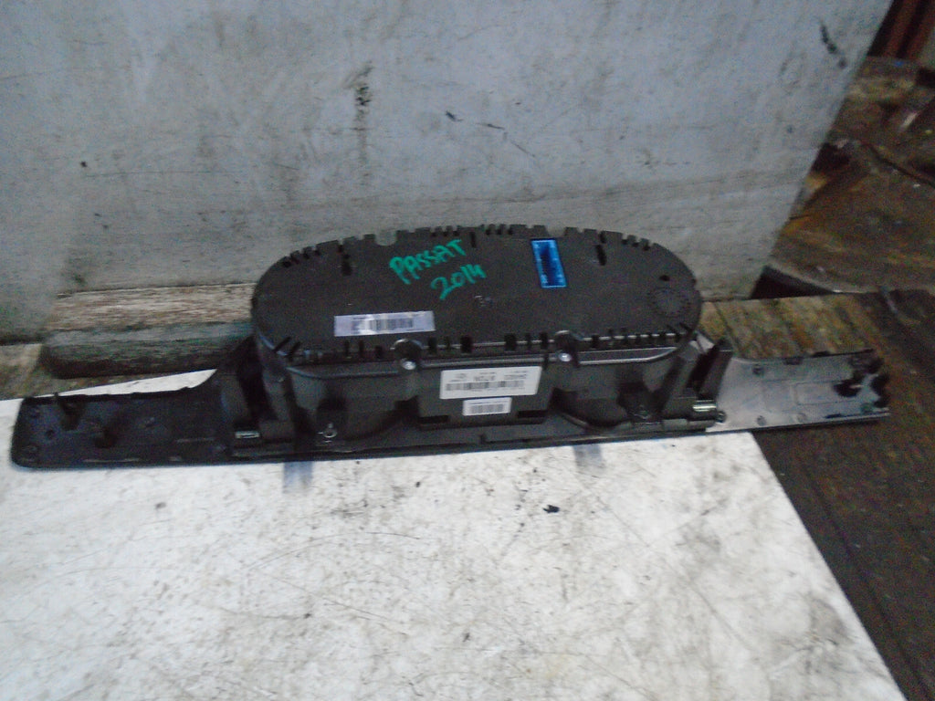 VW VOLKSWAGEN PASSAT 2014 B7 2.0 DIESEL SPEEDOMETER INSTRUMENT CLUSTER 3AA920970