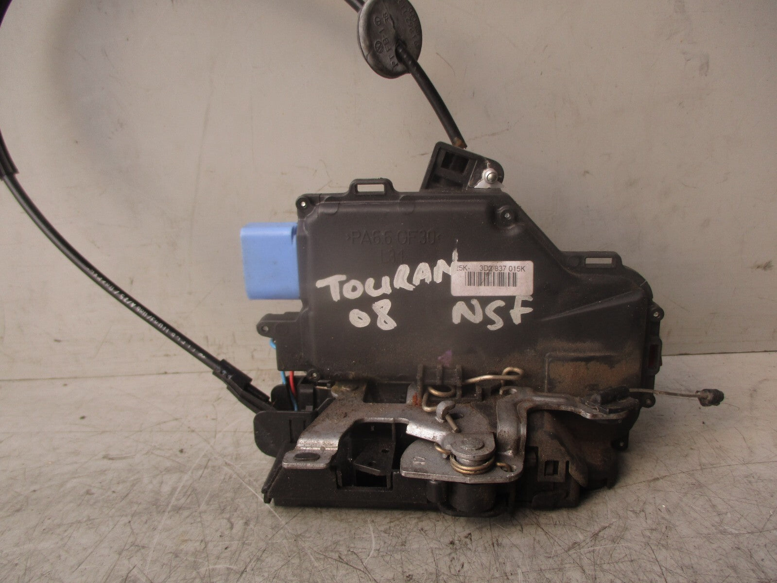 2008 VOLKSWAGEN TOURAN MK1 NSF PASSENGER SIDE FRONT LEFT DOOR LOCK 3D2837015K