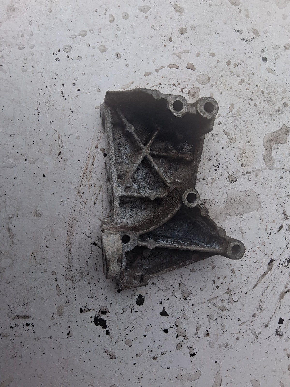 NISSAN JUKE 2016  RIGHT DRIVER SIDE ENGINE MOUNT BRACKET 112317173R