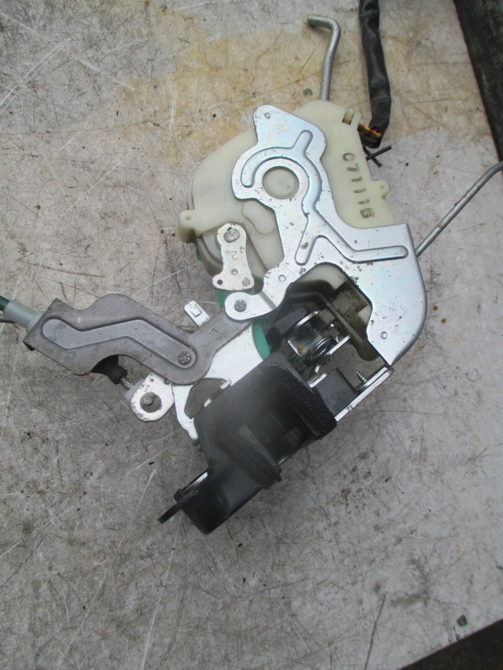 KIA SORENTO 2008 MK1 NSF FRONT PASSENGER SIDE DOOR LOCK MECHANISM WITH HANDLE