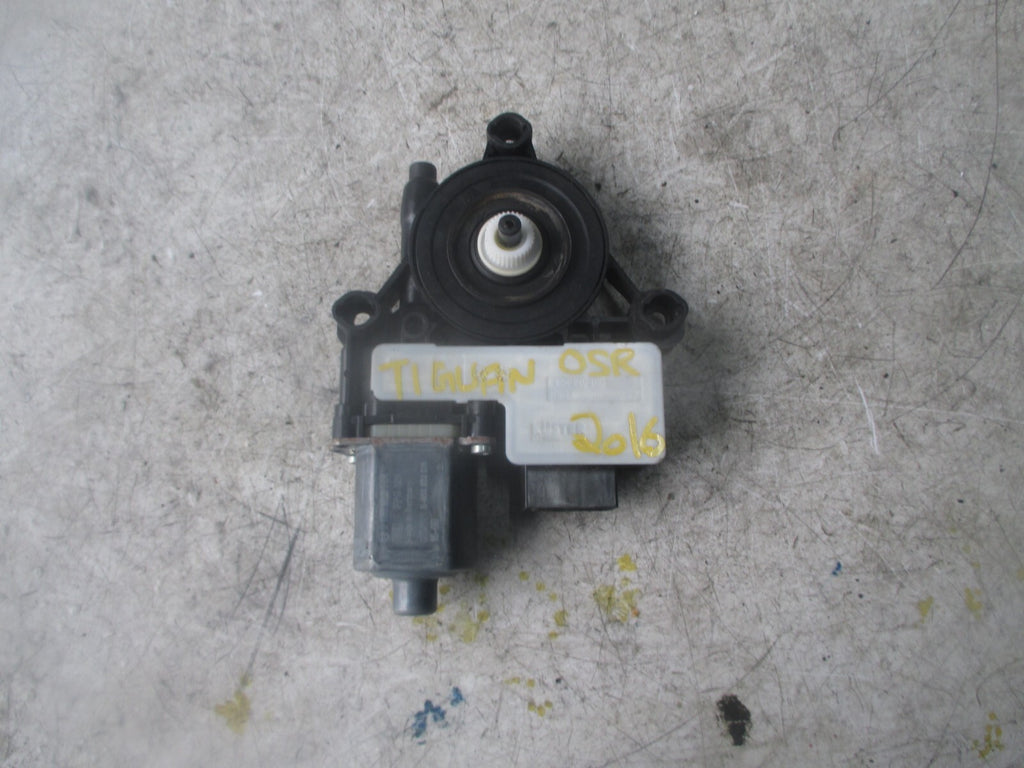 2016 VW VOLKSWAGEN TIGUAN OSR DRIVER SIDE REAR WINDOW REGULATOR MOTOR 0130822724