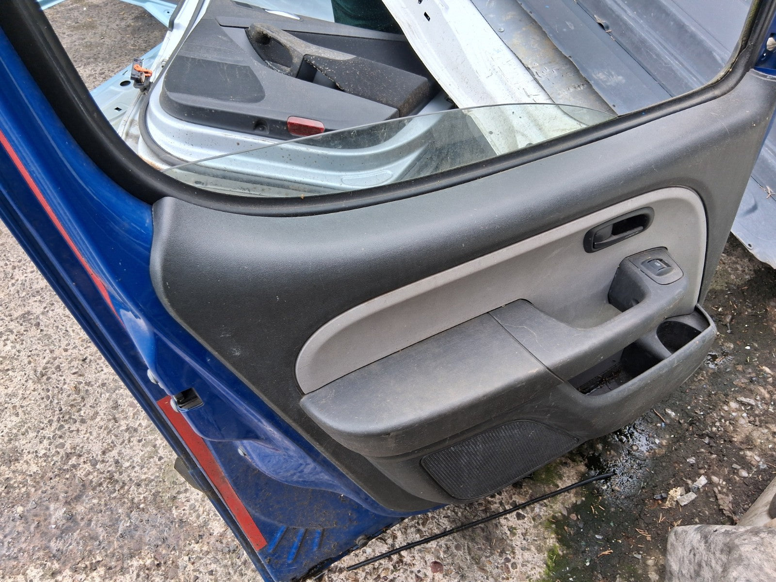 2010 FIAT DOBLO MK1 NSF PASSENGERR SIDE FRONT LEFT COMPLETE DOOR BLUE