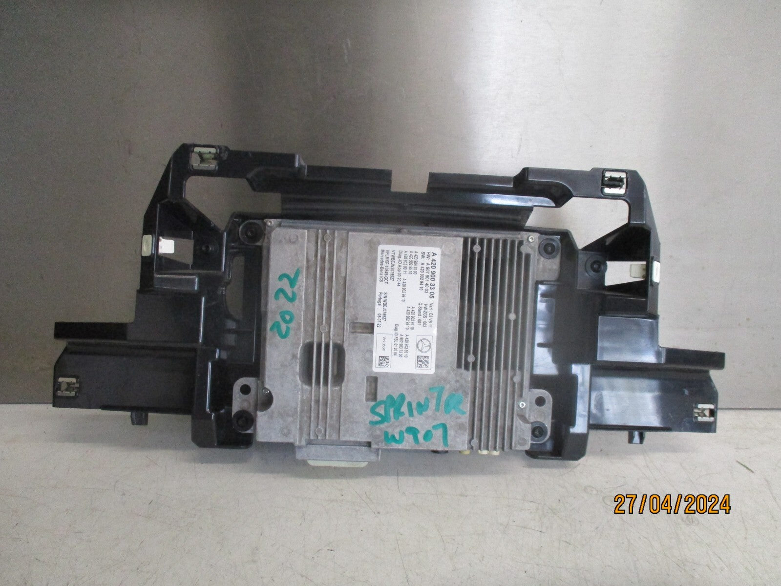 MERCEDES BENZ SPRINTER 2022 W907 RADIO STEREO HEAD UNIT A4209003305
