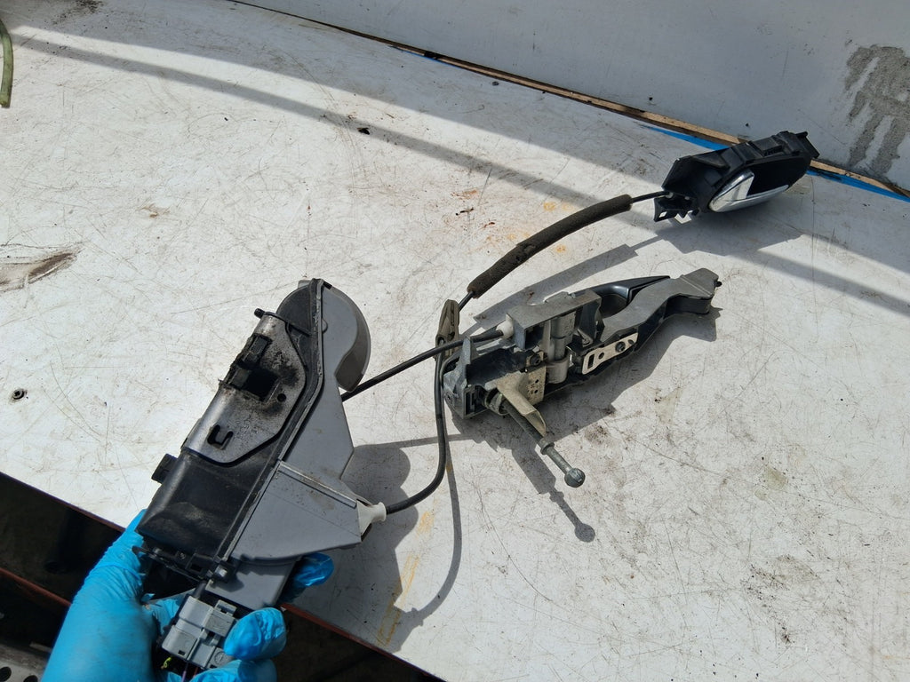 2012 PEUGEOT 3008 MK1 NSF PASSENGER SIDE FRONT LEFT DOOR LOCK MECHANISM A04964