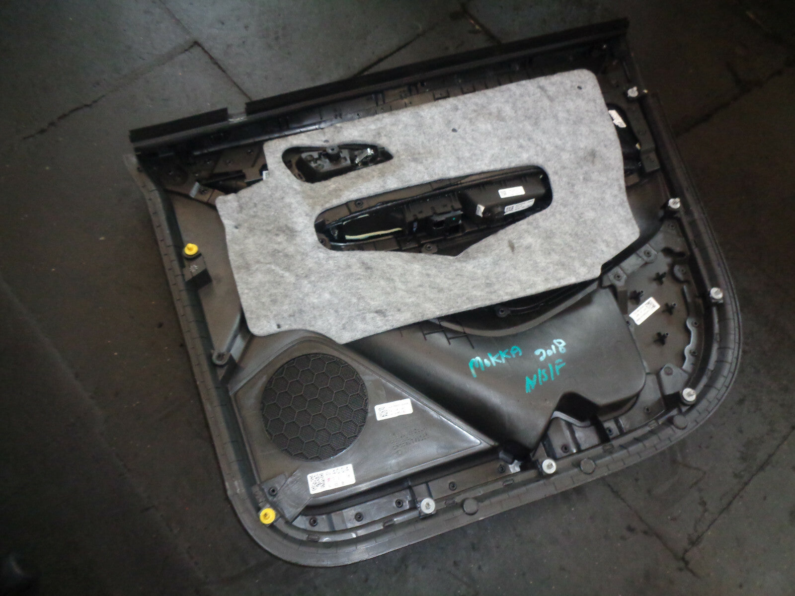 VAUXHALL MOKKA 2018 NSF PASSENGER SIDE FRONT DOOR DOORCARD PANEL
