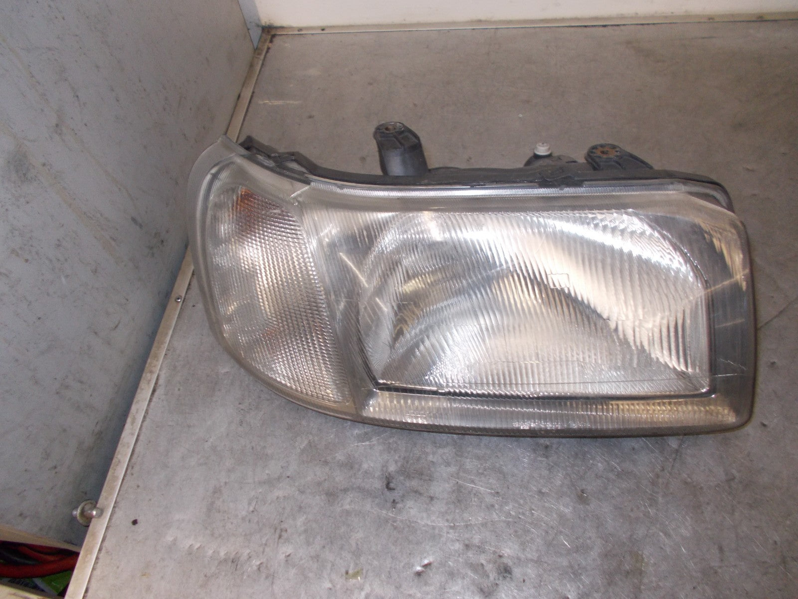 LAND ROVER L314 2002 MK1 PRE FACELIFT OS DRIVER SIDE HEADLIGHT HEADLAMP