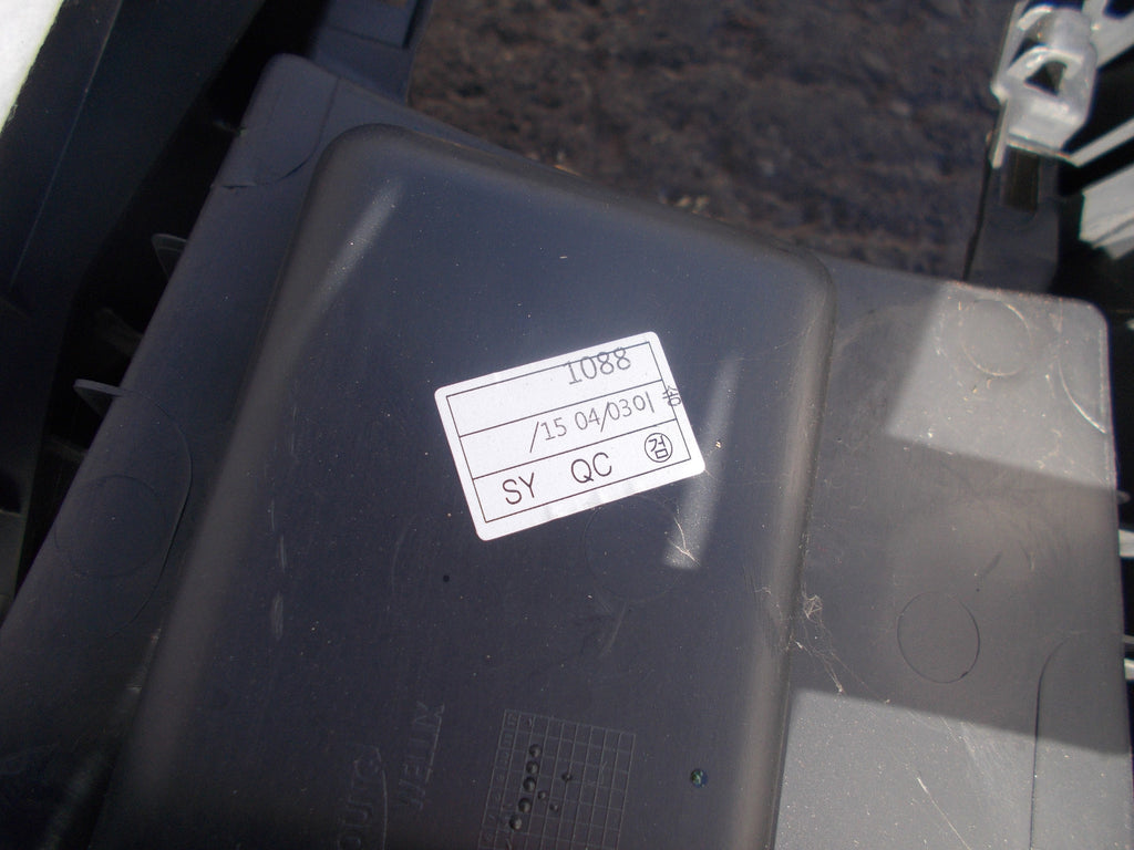 KIA RIO UB 2015 MK3 CENTRE CONSOLE ARMREST & CUPHOLDERS 846701W900