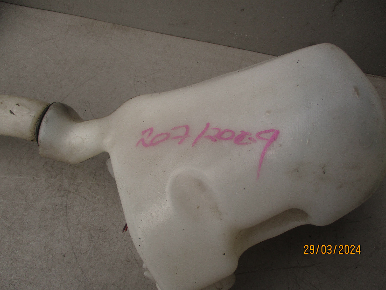 2009 PEUGEOT 207 MK1 WINDSCREEN WASHER BOTTLE RESERVOIR WITH PUMP 964833758003