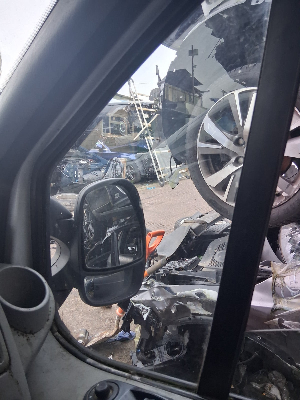 2014 VAUXHALL VIVARO MK1 OSF DRIVER SIDE FRONT RIGHT QUARTER GLASS