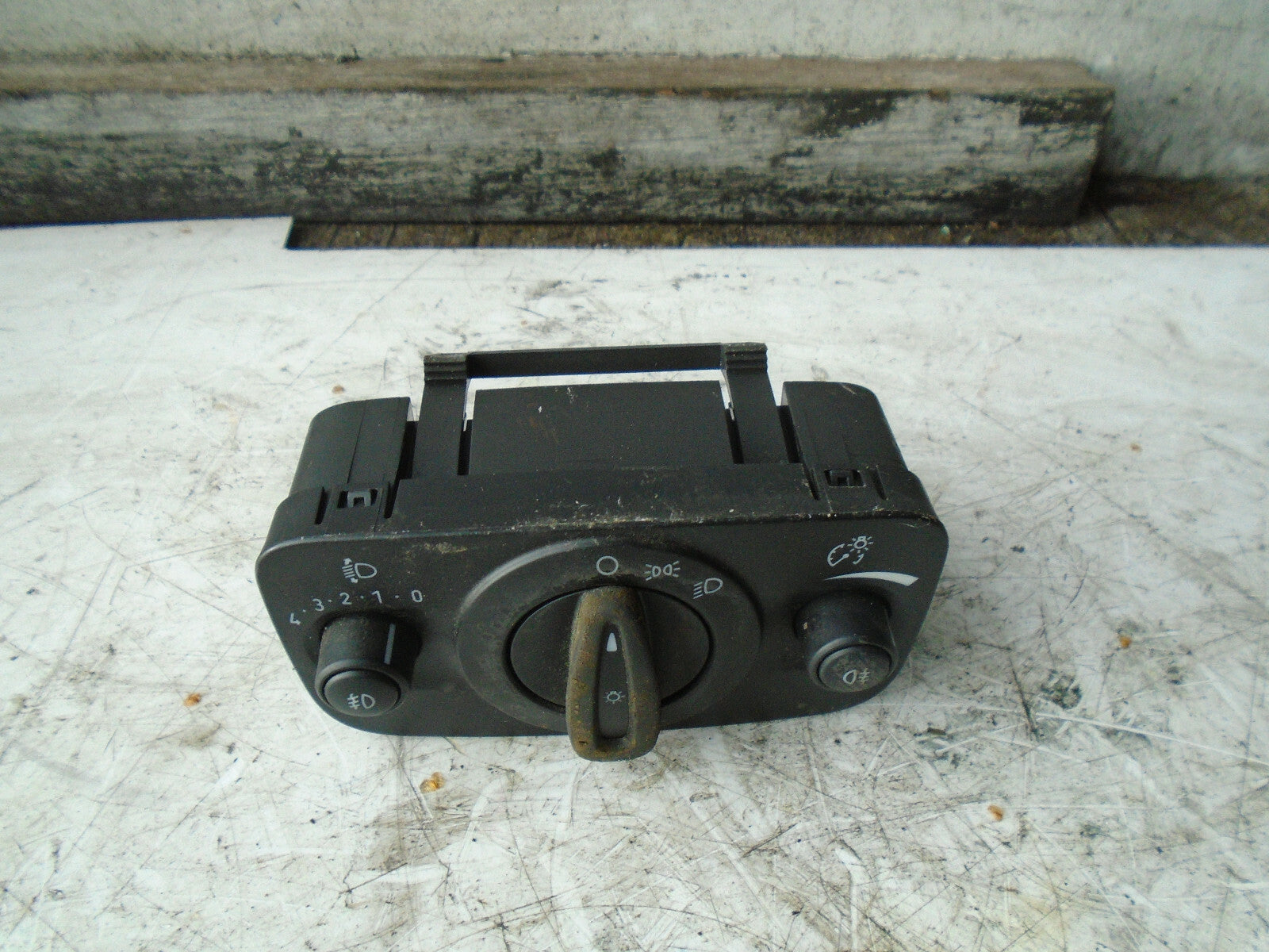FORD FIESTA MK7 2014 HEADLIGHT HEADLAMP SWITCH