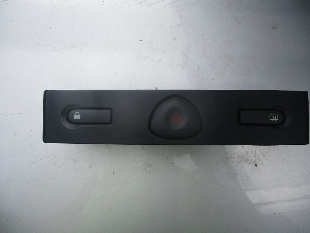 RENAULT CLIO MK2 DASHBOARD DASH HAZARD SWITCH PANEL R6195340