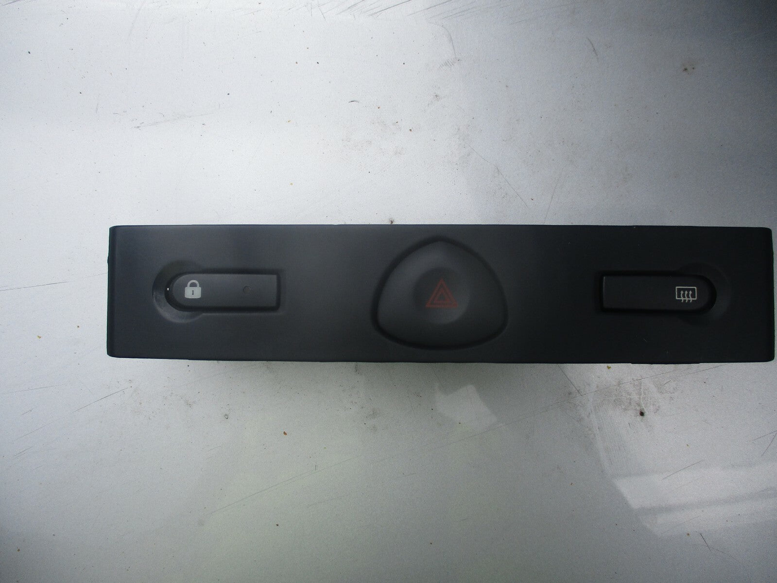 RENAULT CLIO MK2 DASHBOARD DASH HAZARD SWITCH PANEL R6195340