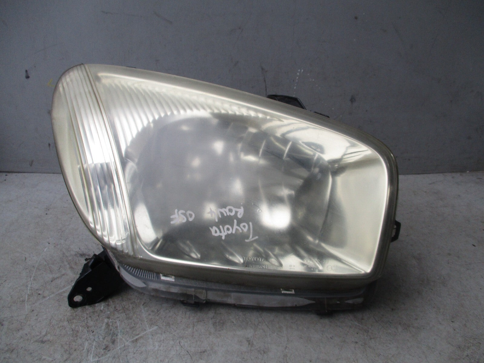 TOYOTA RAV 4 MK2 2003 OSF DRIVER SIDE FRONT HEADLIGHT HEADLAMP