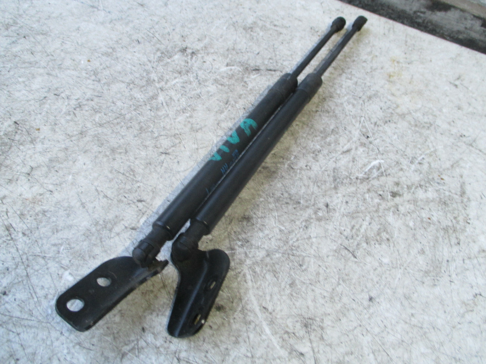 VAUXHALL VIVA 2017 REAR TAILGATE BOOTLID GAS STRUTS 42400105