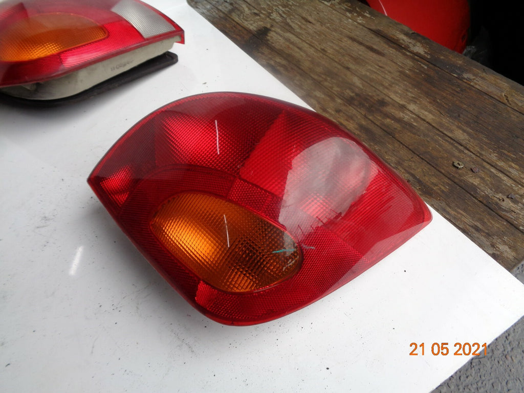 FORD FIESTA MK4 3 DOOR 2002 OSR DRIVER SIDE REAR BACK BRAKE TAIL LIGHT CLUSTER