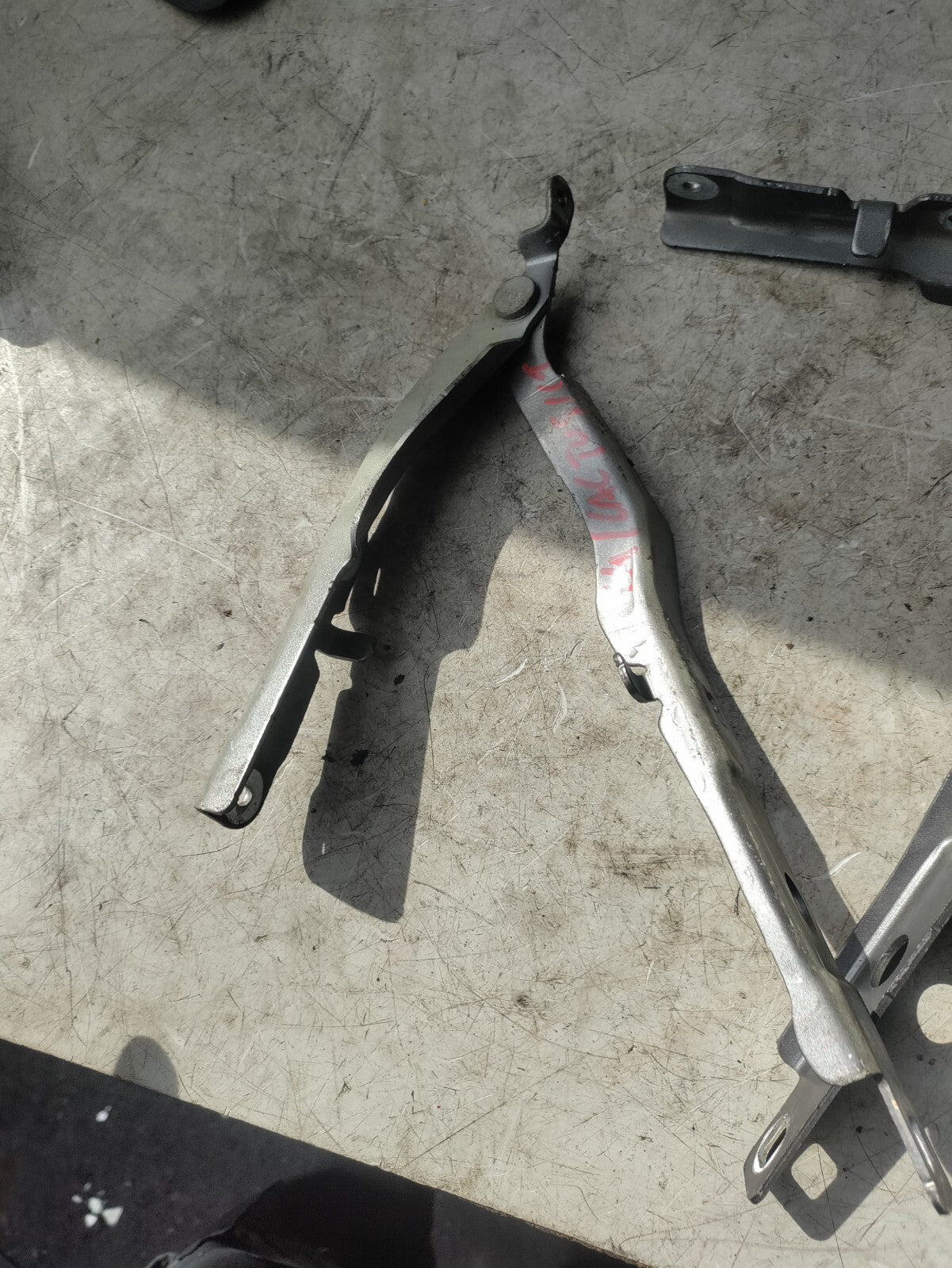 2019 CITROEN C4 CACTUS BONNET HINGE PAIR