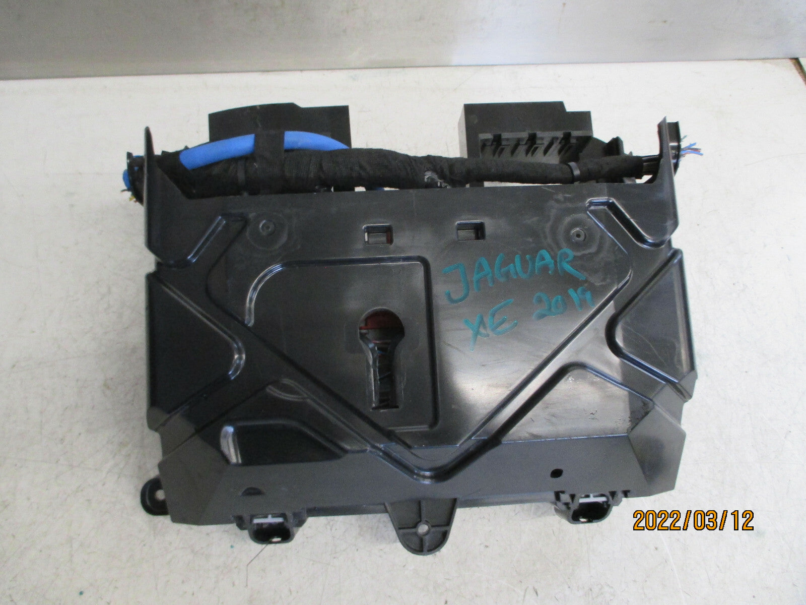2019 JAGUAR XE BOOT REAR RELAY CONTROL MODULE JX6314N030AB