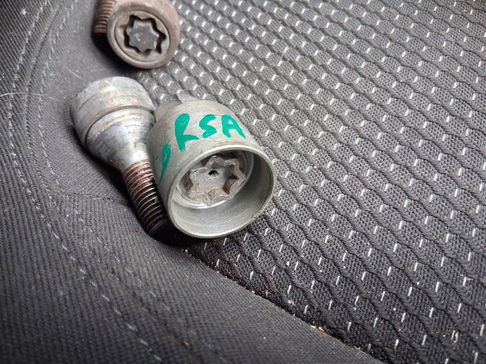 2019 VAUXHALL CORSA E LOCKING WHEEL NUT AND KEY