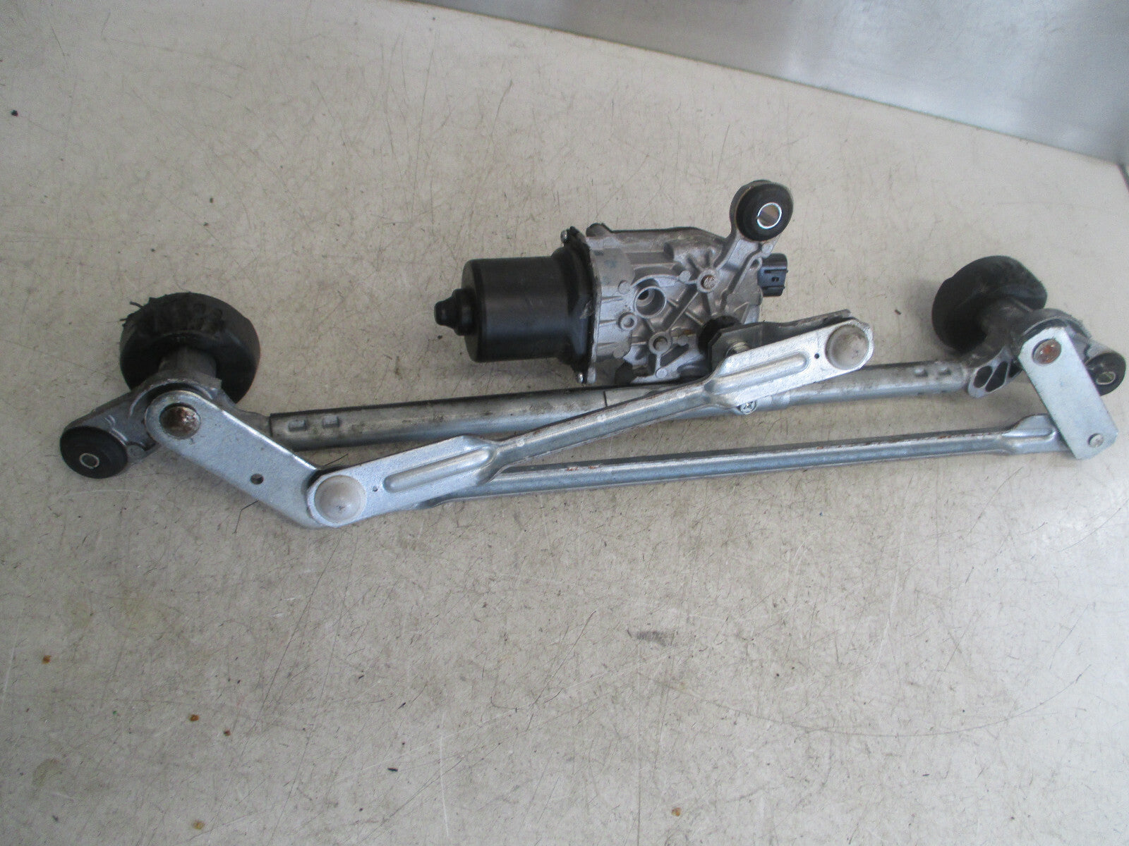NISSAN QASHQAI J11 2017 MK2 FRONT WINDSCREEN WIPER MOTOR MECHNAISM