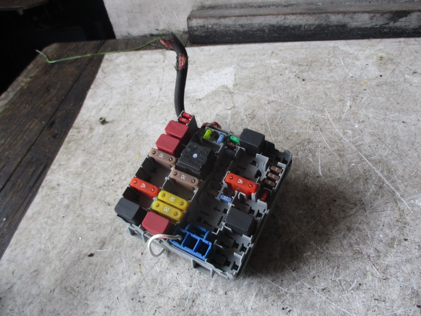 FIAT PUNTO MK3 2008 UNDER BONNET FUSE BOX 13687866