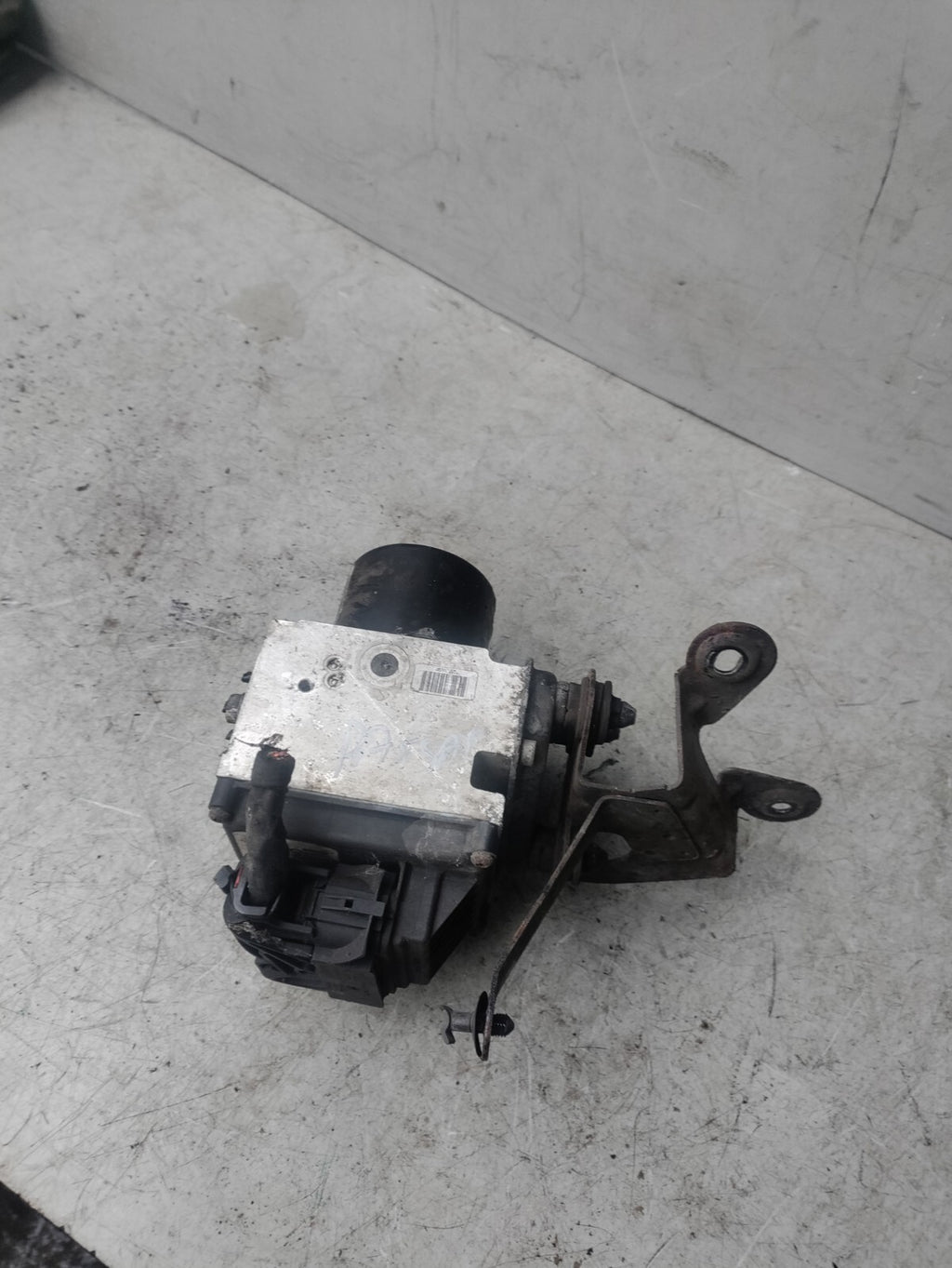 VW VOLKSWAGEN PASSAT B6 2009 ABS PUMP MODULE 3C0614109T