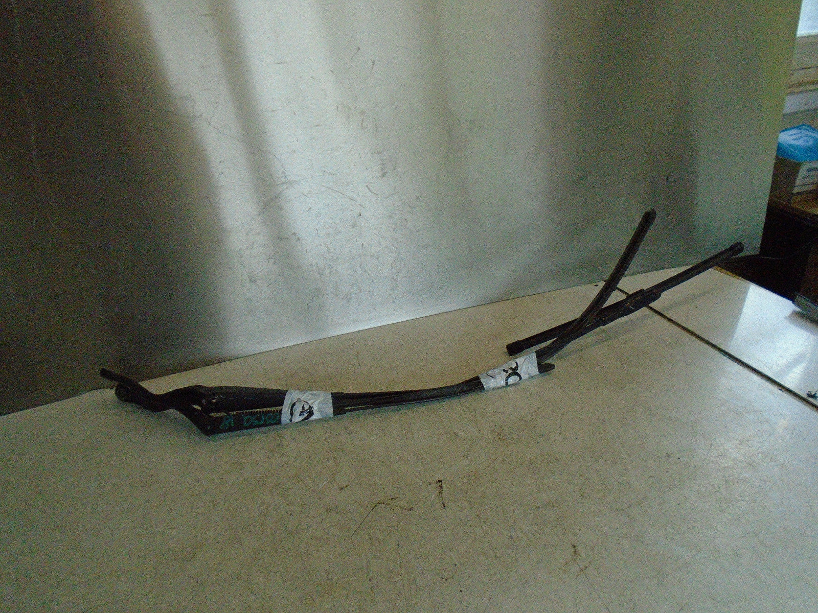 VAUXHALL CORSA E 2018 FRONT WINDSCREEN WIPER ARM + BLADES