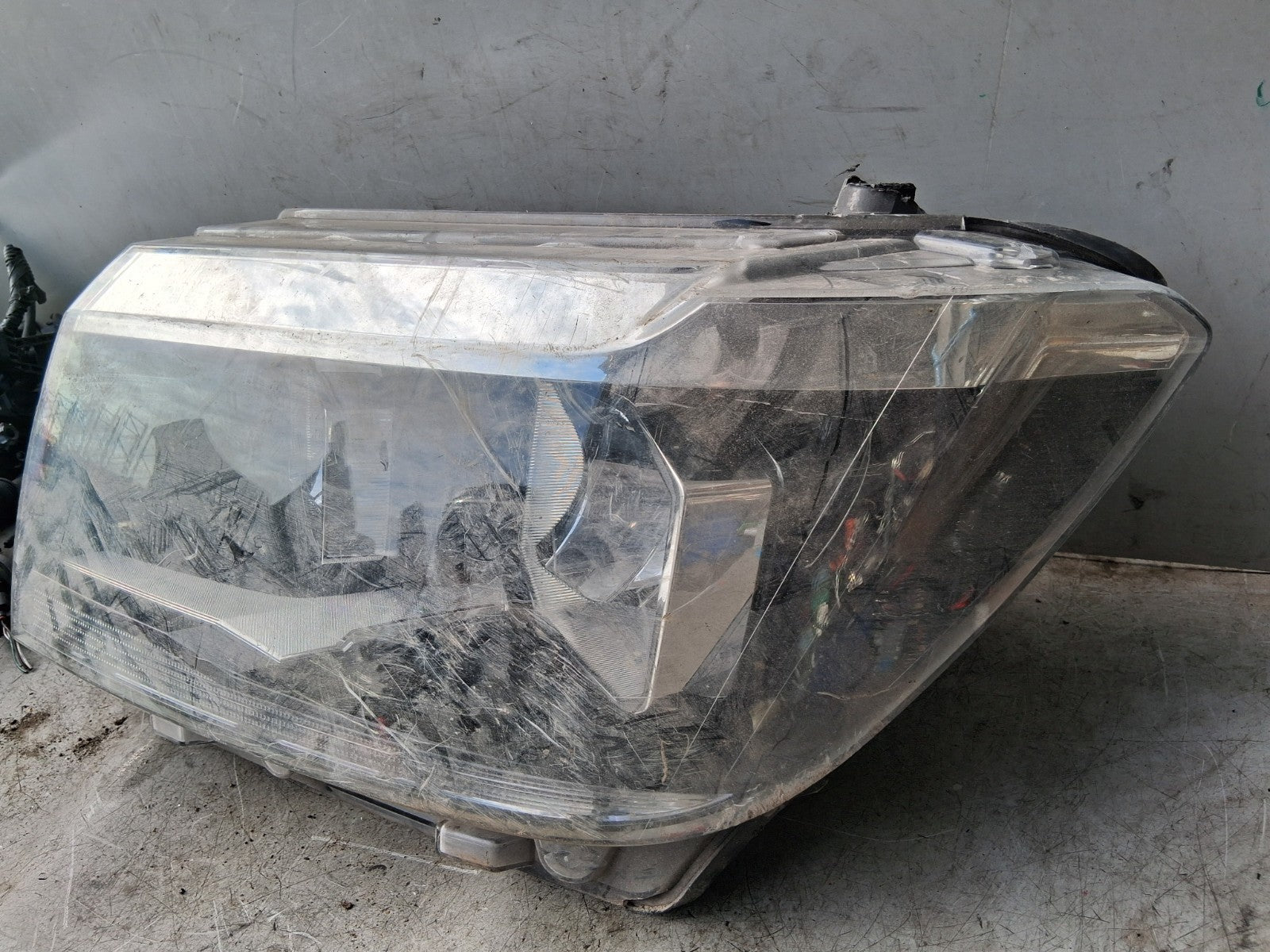 2022 VOLKSWAGEN CRAFTER MK2 NSF PASSENGER SIDE FRONT LEFT HEADLIGHT 7C2941005