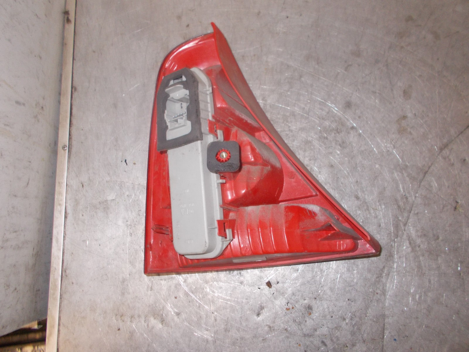 RENAULT CLIO MK2 OSR DRIVER SIDE REAR LIGHT TAIL LIGHT 8200071414