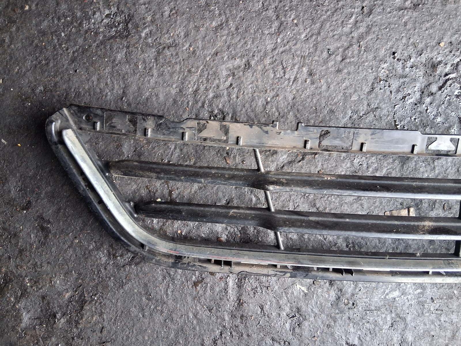 2016 FORD MONDEO MK5 HATCHBACK FRONT BUMPER LOWER GRILL DS7317B968