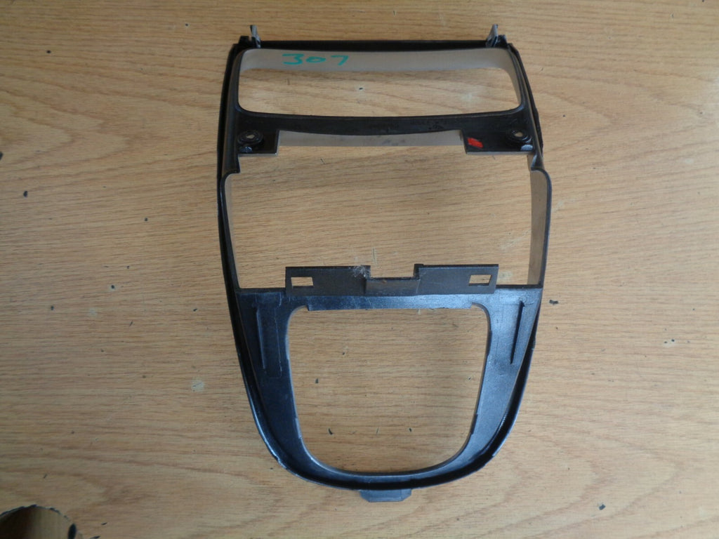 PEUGEOT 307 2006 HDI CENTRE CONSOLE GEAR STICK TRIM 9651943877