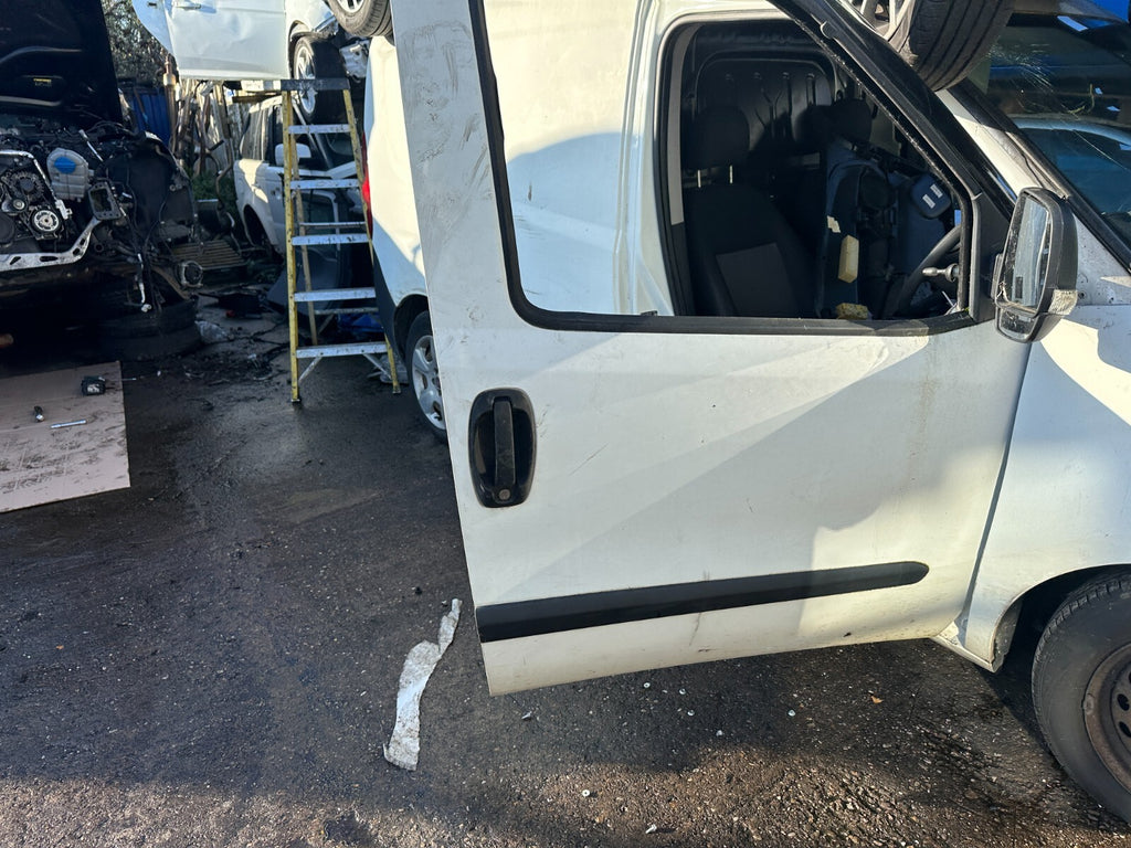 2014 FIAT DOBLO MK2 VAUXHALL COMBO D OSF DRIVER SIDE FRONT DOOR BARE WHITE