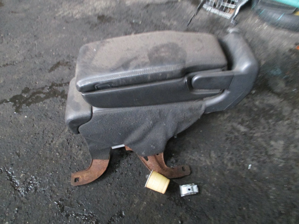LINCOLN TOWN CAR LIMOUSINE 2006 CENTRE CONSOLE ARM REST STORAGE BOX COMPARTMENT