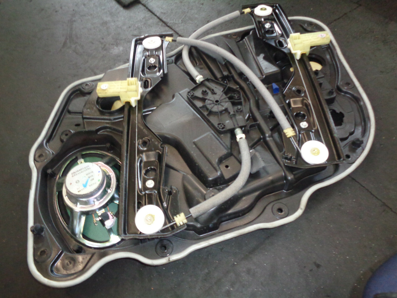 JEEP COMPASS 2020 NSF PASSENGER SIDE FRONT LIFTING MECHANISM SPEAKER 68242679AA