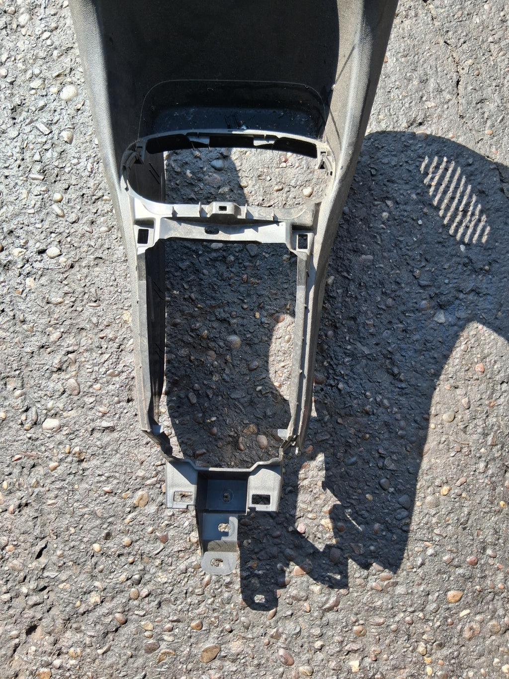 2019 PEUGEOT 108 CENTER CONSOLE SURROUND PANEL TRIM 1388649XZD