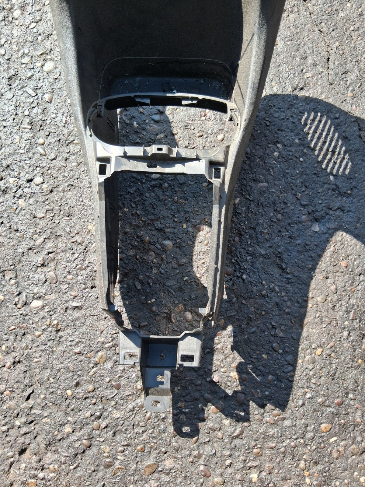 2019 PEUGEOT 108 CENTER CONSOLE SURROUND PANEL TRIM 1388649XZD
