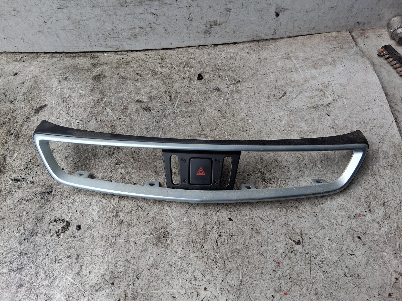 2020 NISSAN QASHQAI J11 MK2 FACELIFT HAZARD SWITCH TRIM PANEL COVER