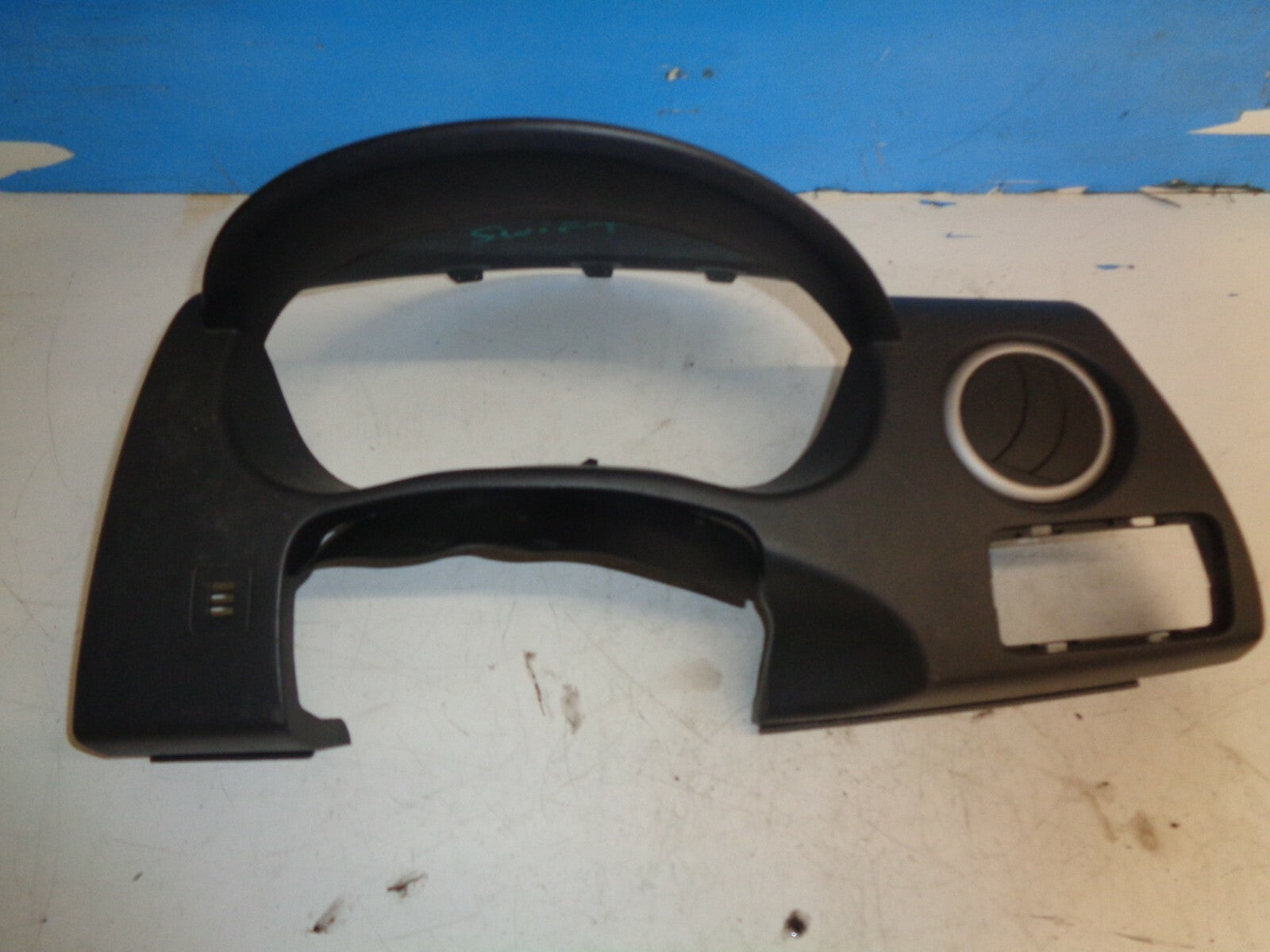 SUZUKI SWIFT GL 2007 1.3 INTERIOR DASHBOARD CLOCK SURROUND 7331162J0