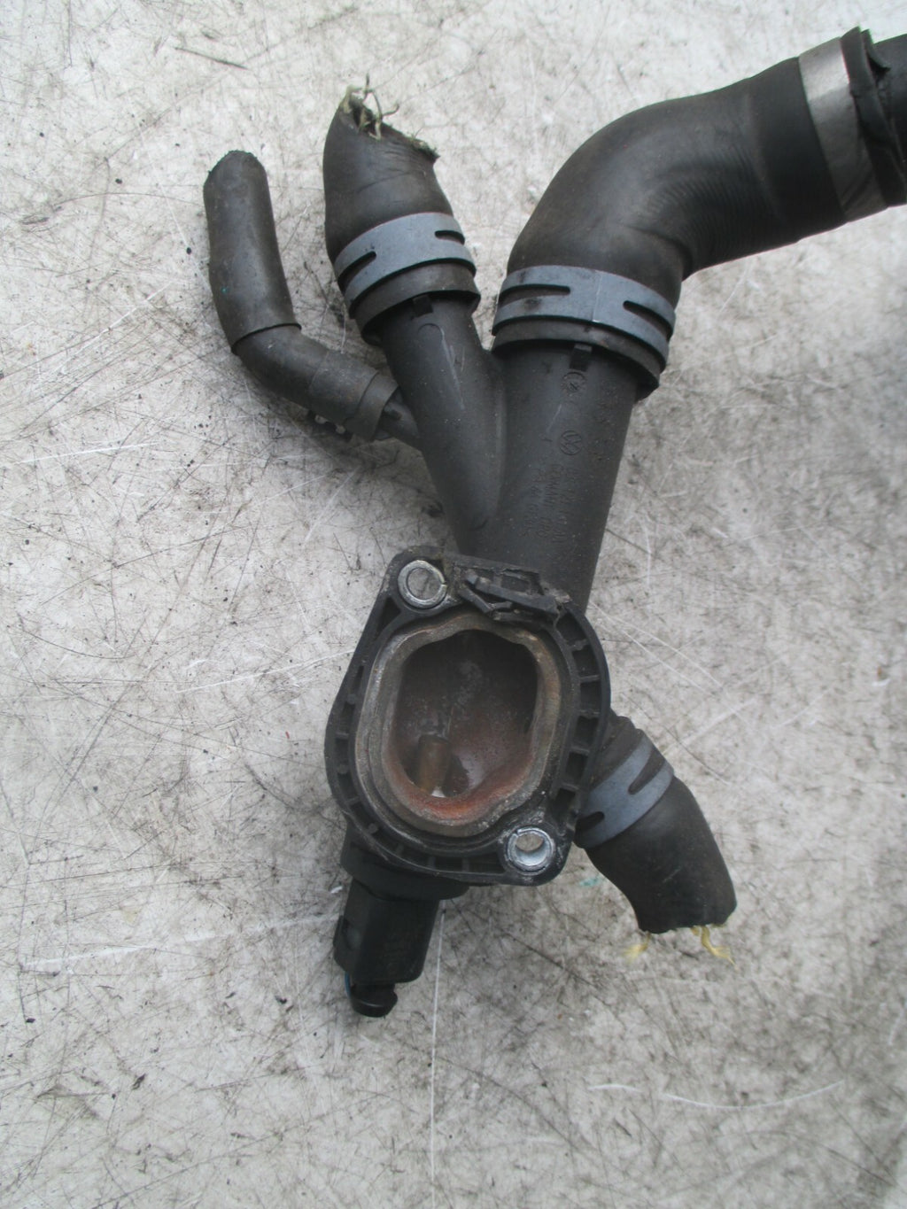 VW VOLKSWAGEN TOURAN 2012 WATER COOLANT CONNECTOR HOSE PIPE FLANGE 03l121131AA