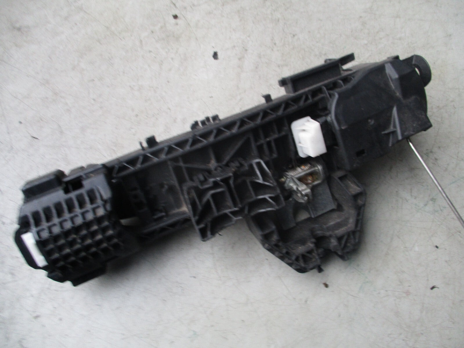 2014 MERCEDES BENZ C CLASS W204 OS FRONT DRIVER SIDE DOOR HANDLE A2047602234