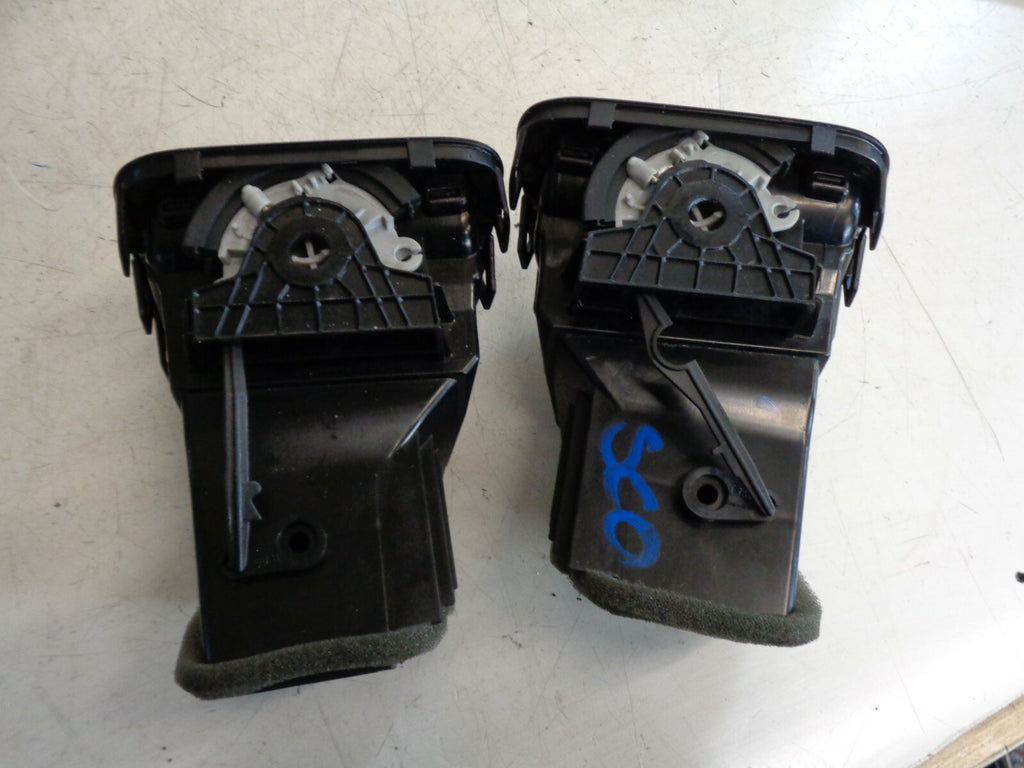 VOLKSWAGEN SCIROCCO 2011 2 X PAIR HEATER AIR BLOWER VENTS SET 1Q0819703J