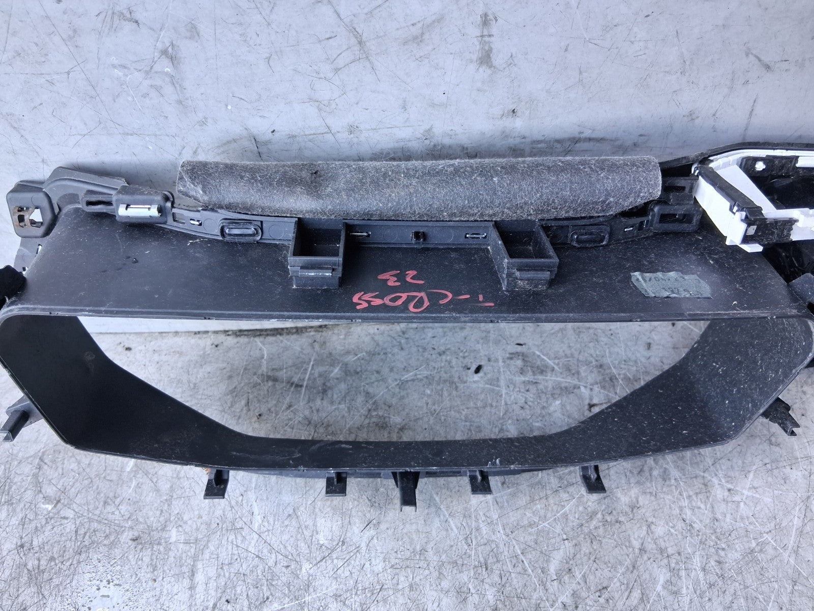 VW VOLKSWAGEN T CROSS 2023 OS DRIVER SIDE AIR VENT & SPEEDOMETER TRIM 2GN858418
