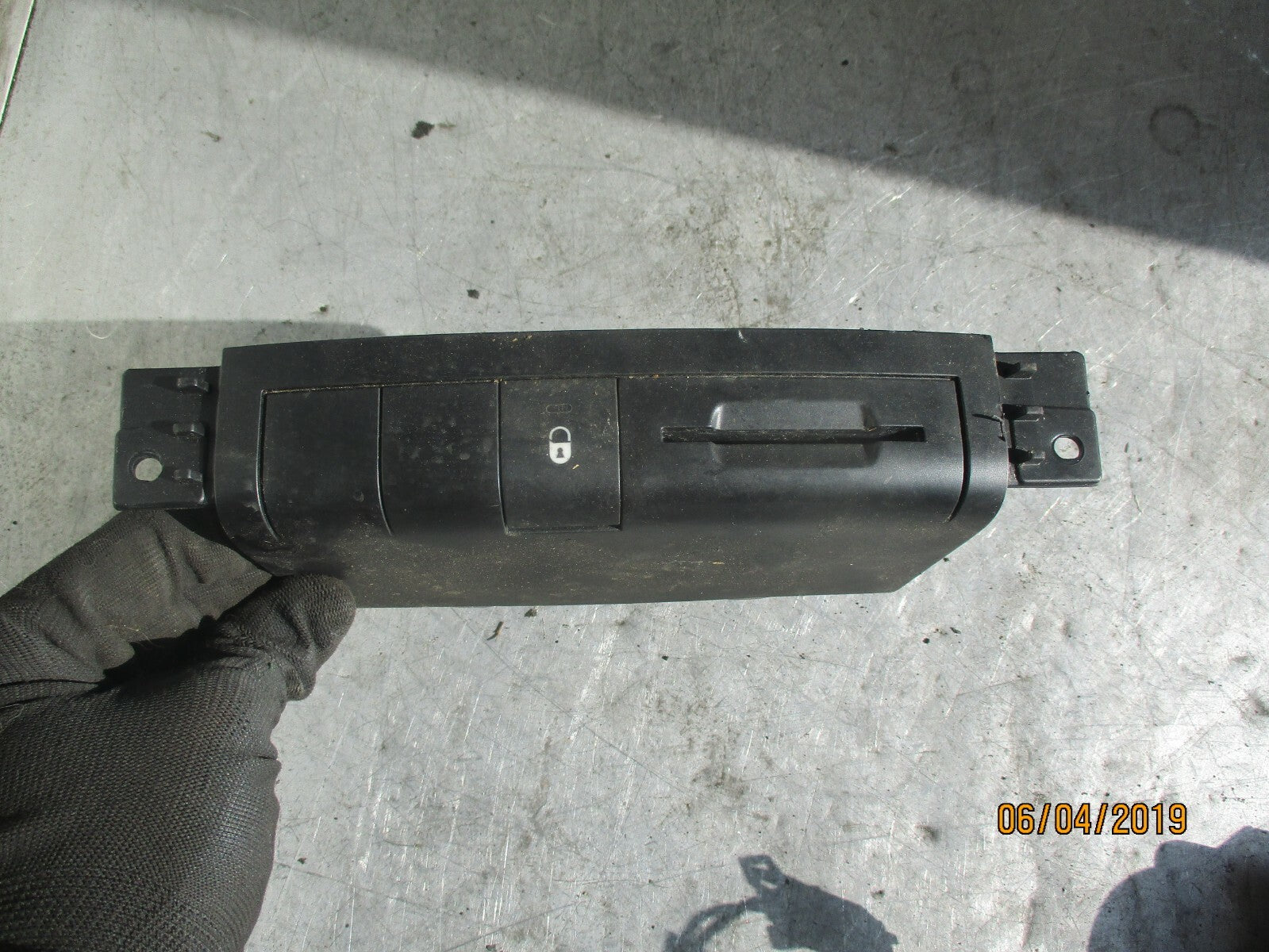 PEUGEOT 207 CENTRAL DOOR LOCKING SWITCH