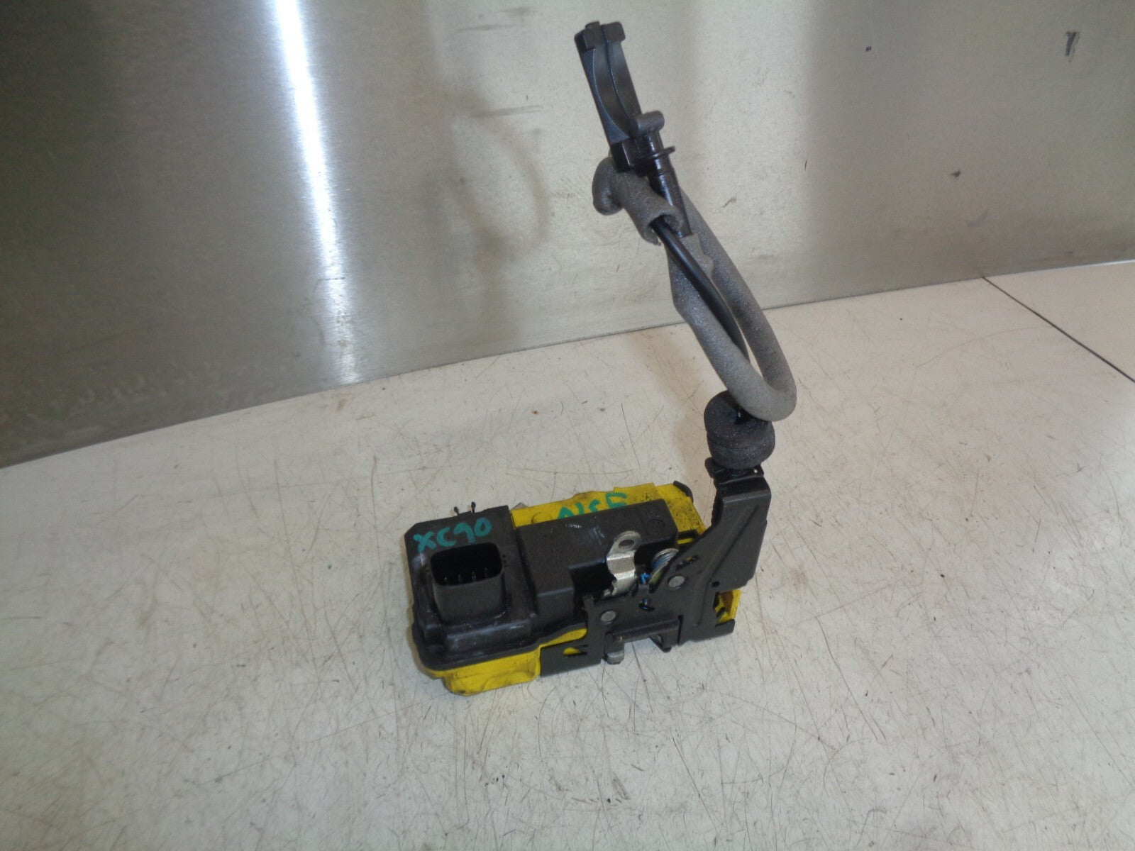 VOLVO XC90 D5 2014 FACELIFT NSF PASSENGER SIDE FRONT DOOR LOCK MECH MECHANISM