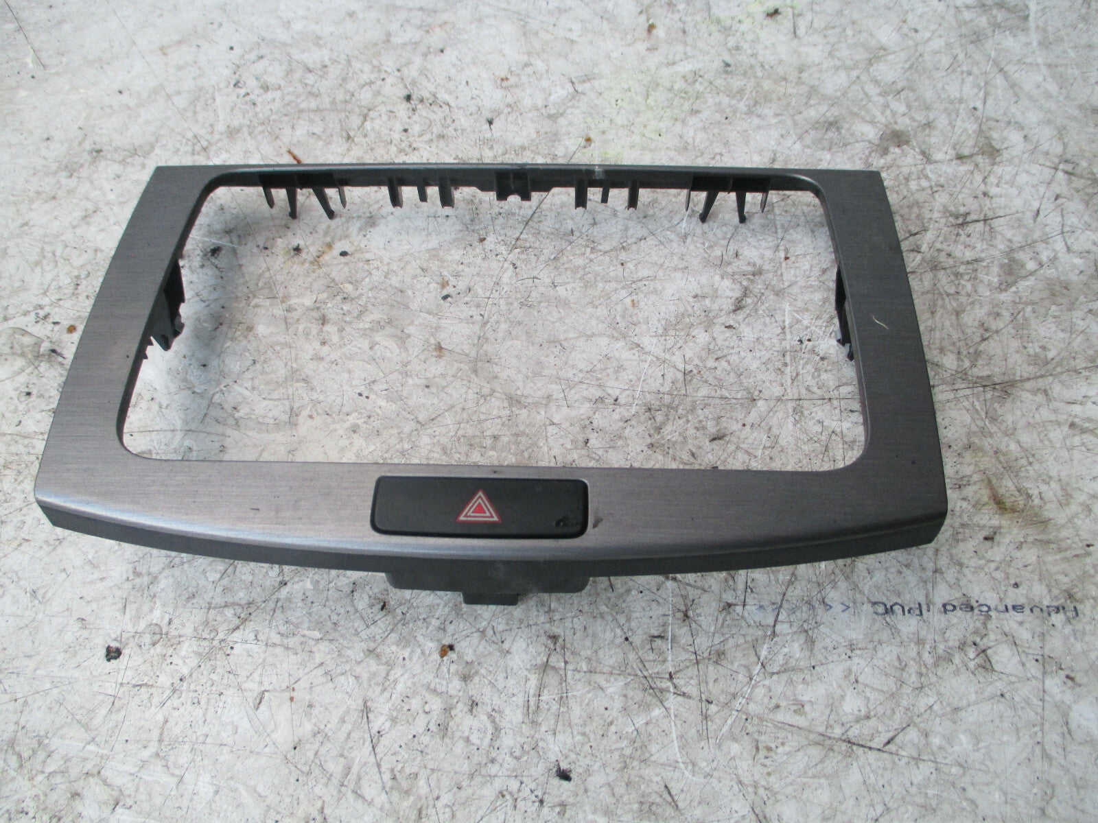 VW VOLKSWAGEN PASSAT 2014 B7 RADIO CD PLAYER TRIM + HAZARD SWITCH 3AA858069H