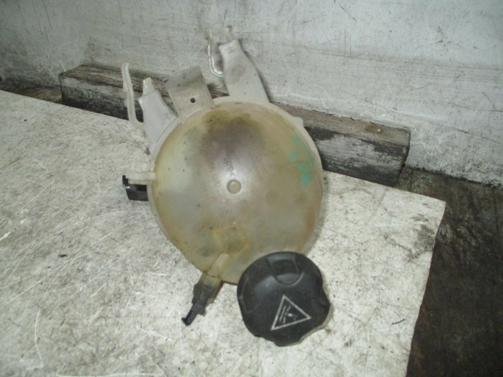 PEUGEOT 207 2008 COOLANT TANK EXPANSION BOTTLE 9680163780