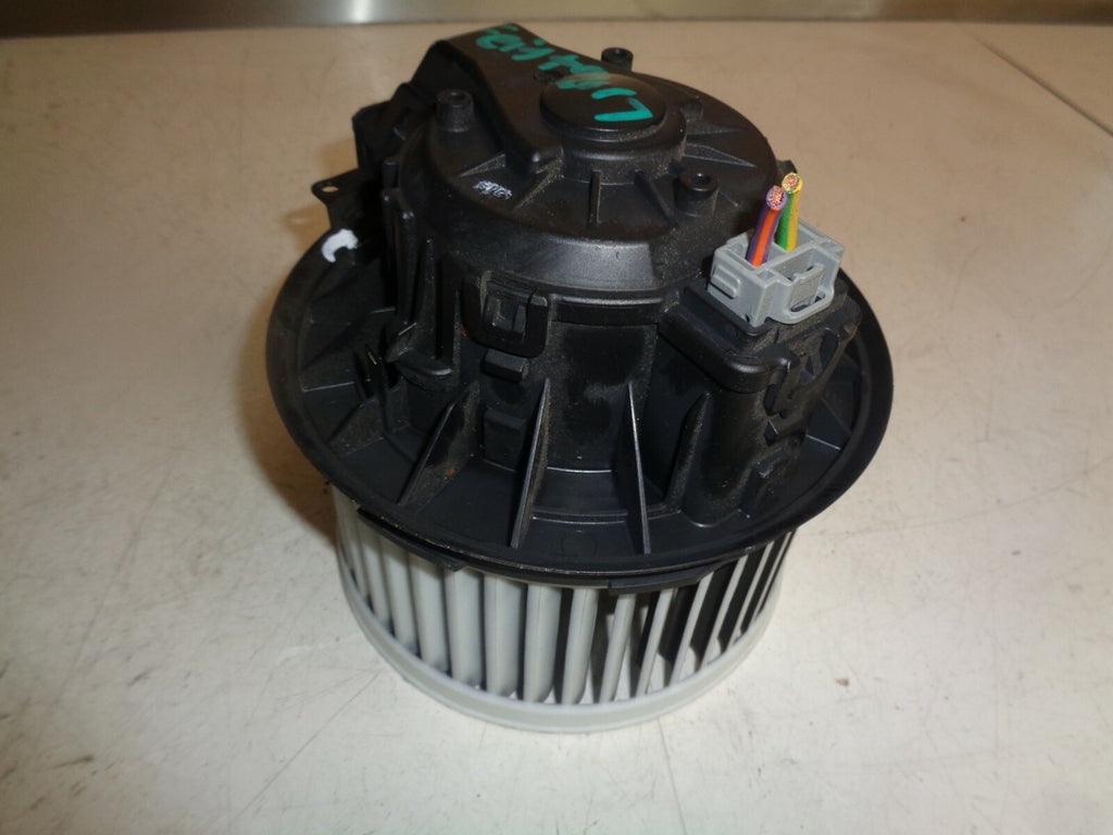 FORD FIESTA 2017 MK7 1.25 PETROL HEATER BLOWER FAN MOTOR 8E2H18456BB