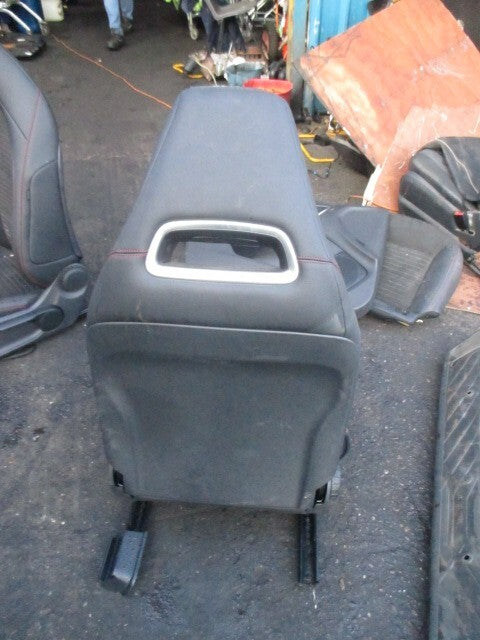 2018 MERCEDES A CLASS W176 OS DRIVER SIDE FRONT COMPLETE SEAT LEATHER RED STITCH