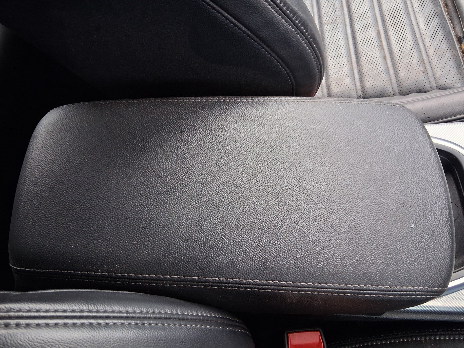2022 ALFA ROMEO STELVIO 949 4Q FRONT CENTRE CONSOLE BLACK LEATHER ARM REST