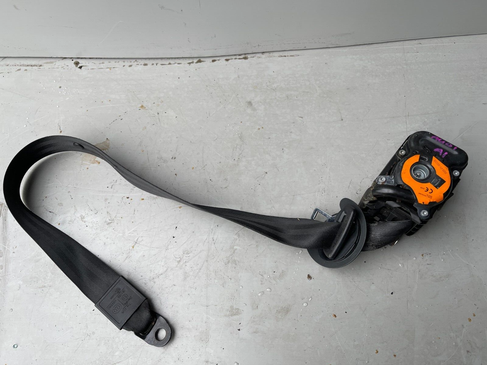 2013 AUDI 1 DRIVERS SIDE FRONT SEATBELT 8X3857706E